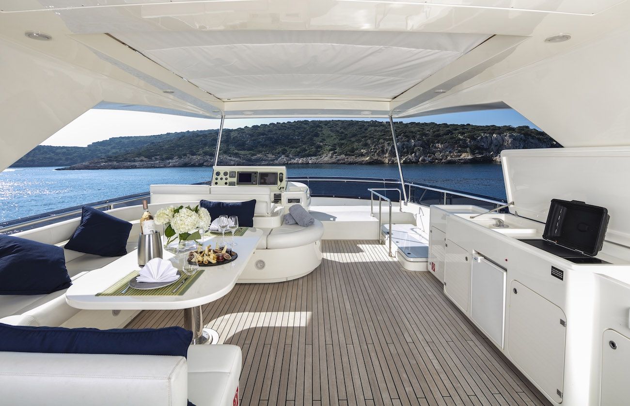 ASTARTE Ferretti Motor Yacht Flybridge