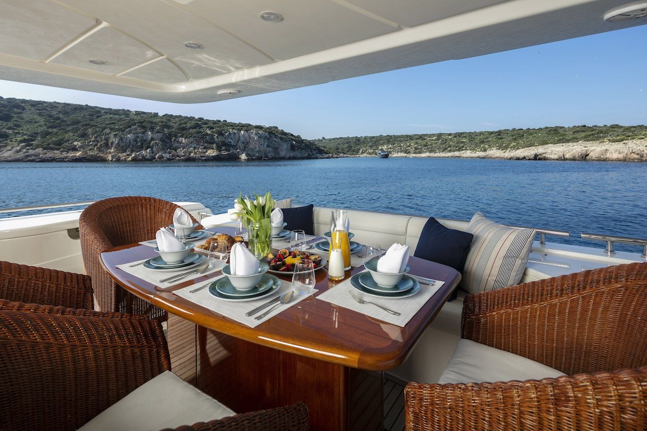 ASTARTE Ferretti Motor Yacht Main Dining