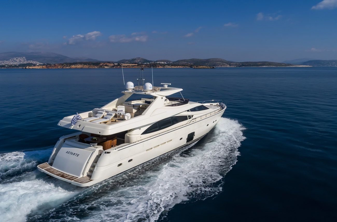 ASTARTE Ferretti Motor Yacht Cruising