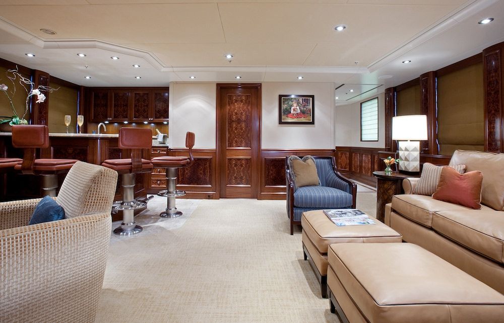 AVALON Luxury Motor Yacht Skylounge