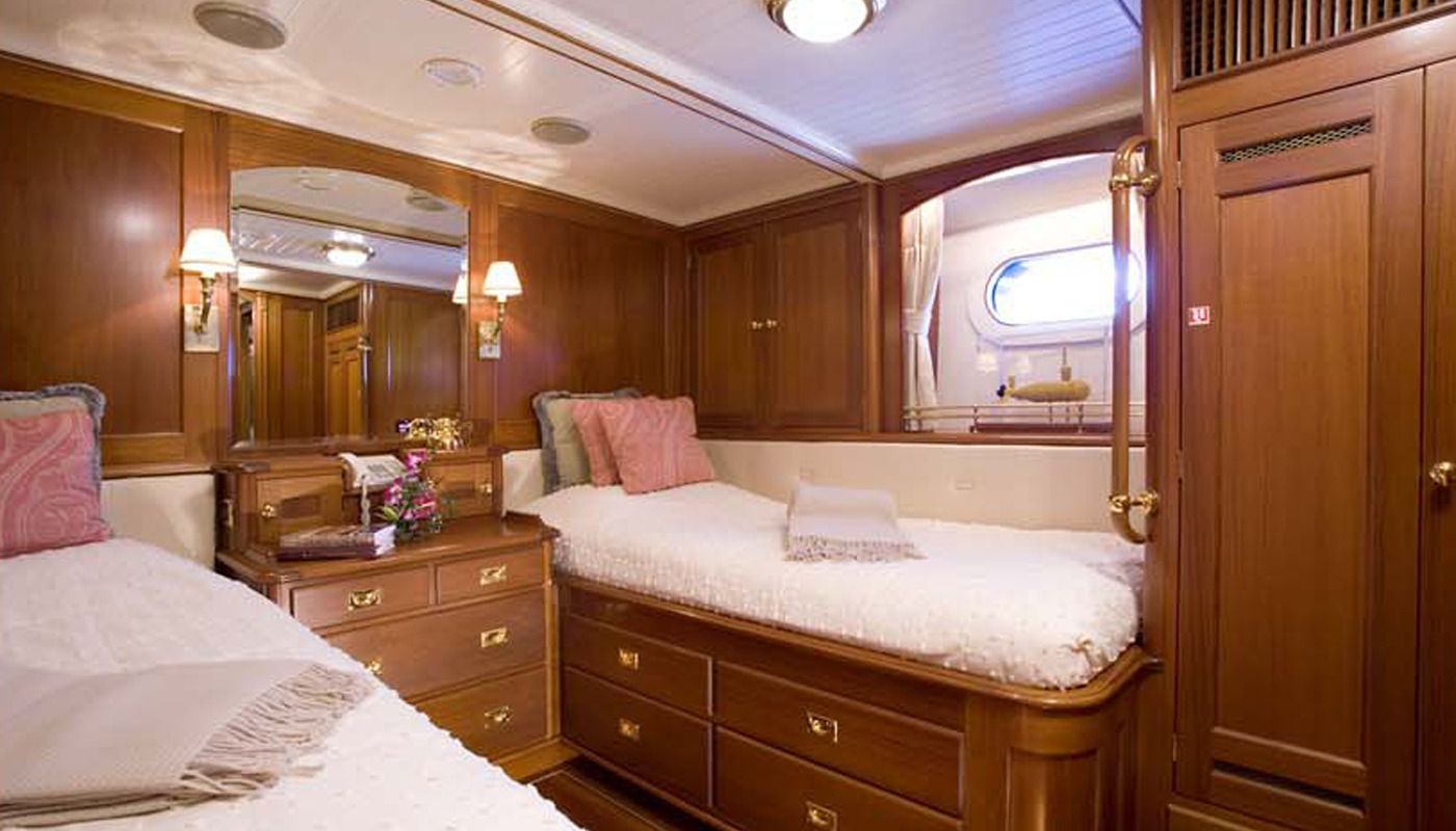 Boatbookings AXIA Sailing Yacht Twin