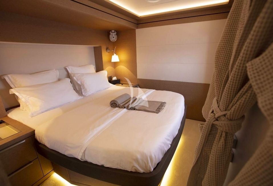 Mid Port Cabin Low