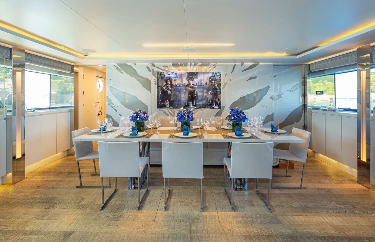 BARENTS SEA Yacht Dining