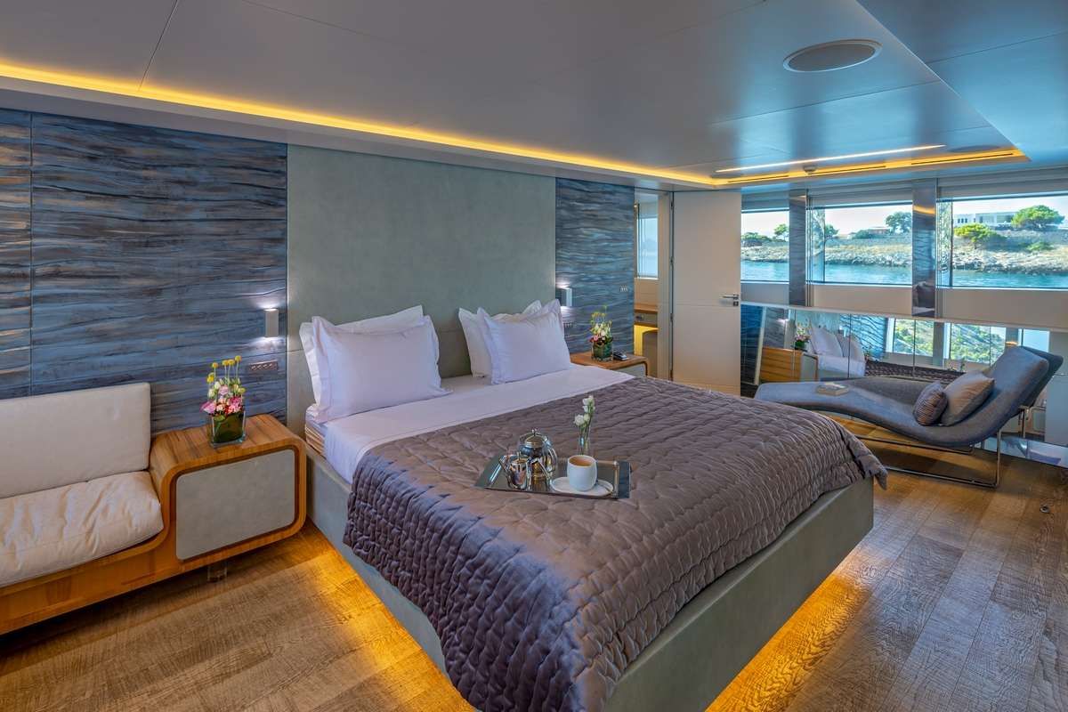 BARENTS SEA Yacht Master Cabin