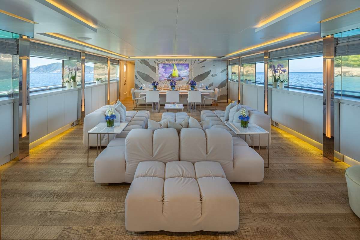 BARENTS SEA Yacht Saloon