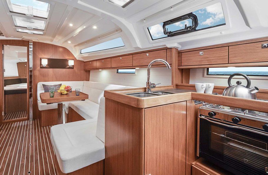 Bavaria 41 Cruiser Salon
