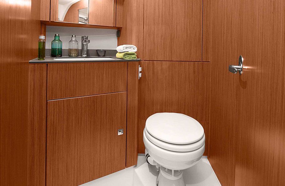 Bavaria 41 Cruiser Bathroom