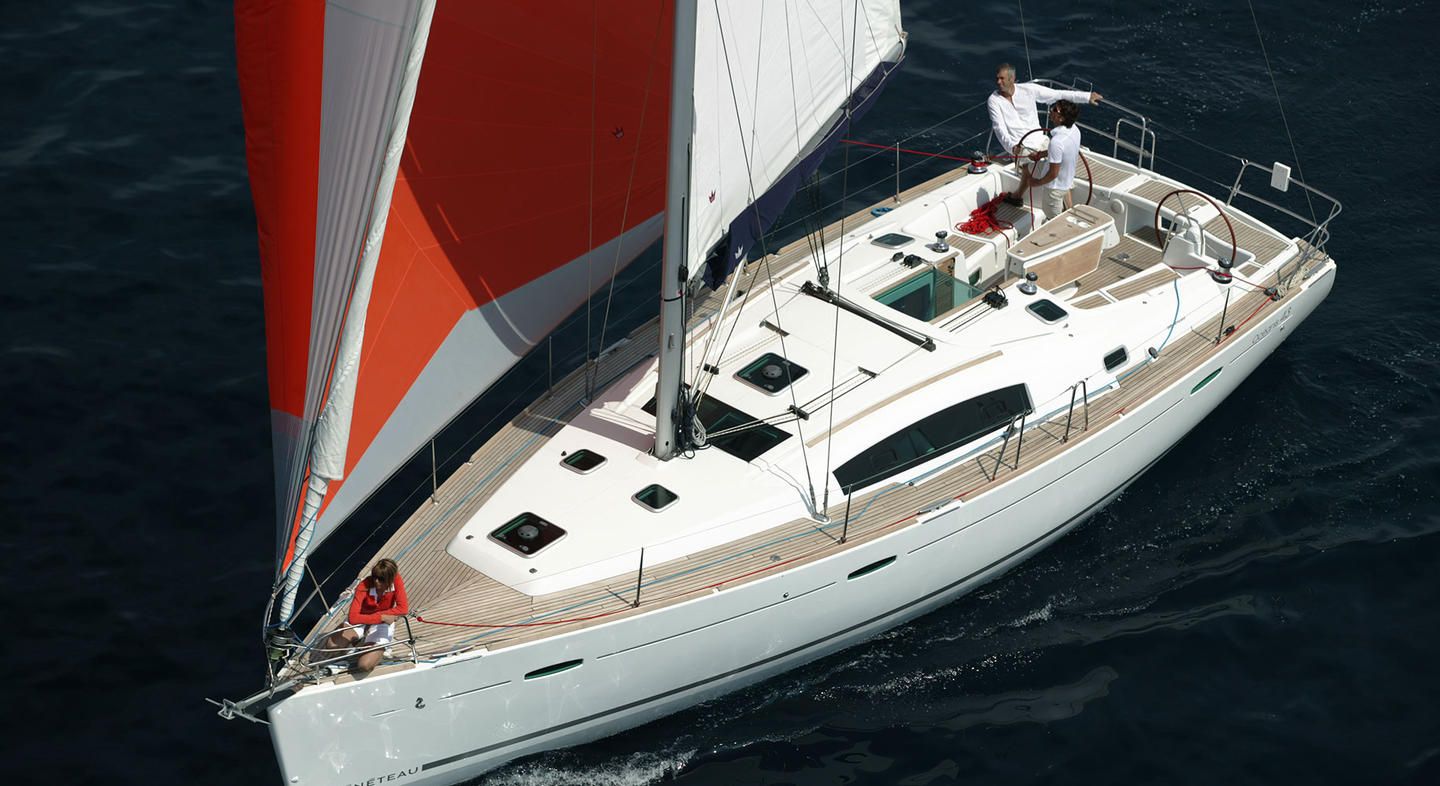 Beneteau Oceanis 43 Sailing