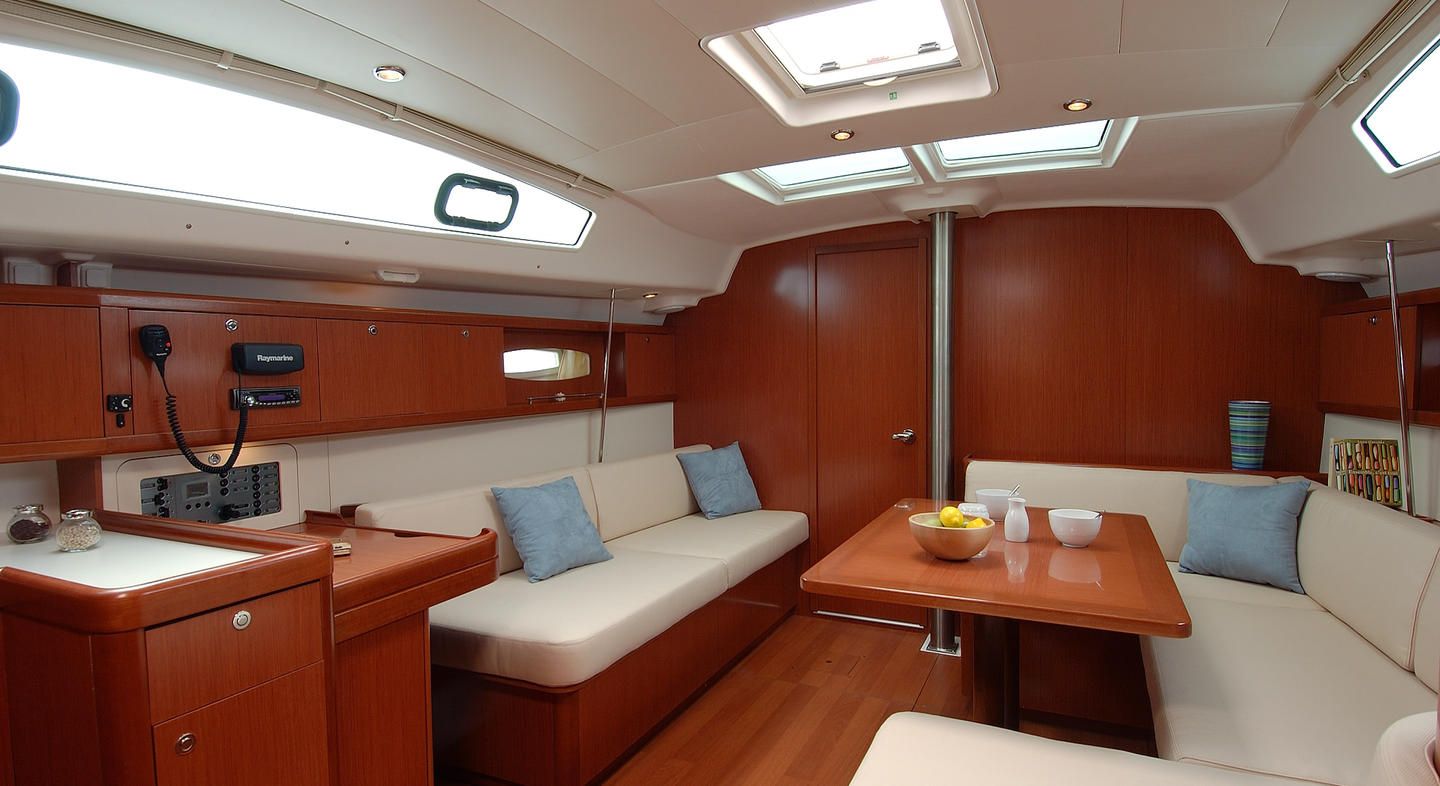 Beneteau Oceanis 43 Salon