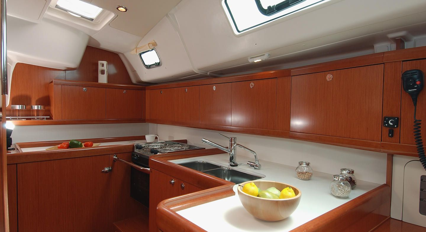 Beneteau Oceanis 43 Kitchen