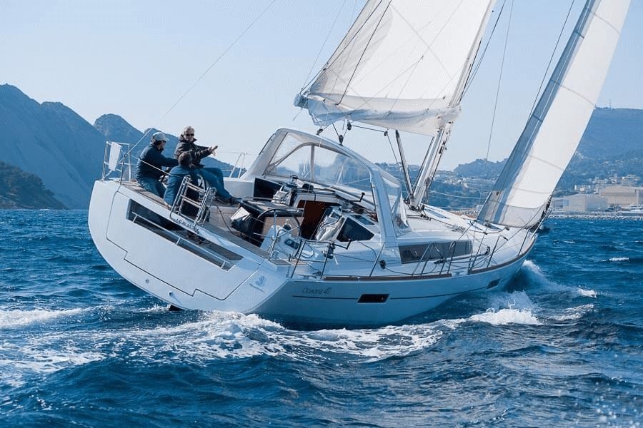 Beneteau Oceanis 41 Sailing