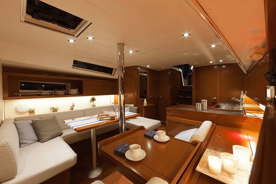 Beneteau Oceanis 41 Salon