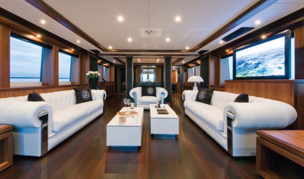 BLACK & WHITE - Main Saloon
