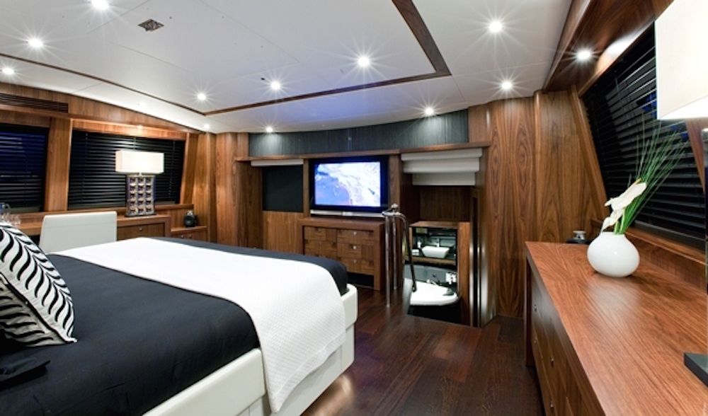 BLACK & WHITE - Master Cabin