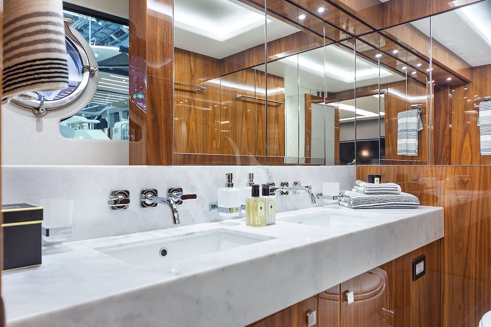 BLUE INFINITY Sunseeker Master Bath