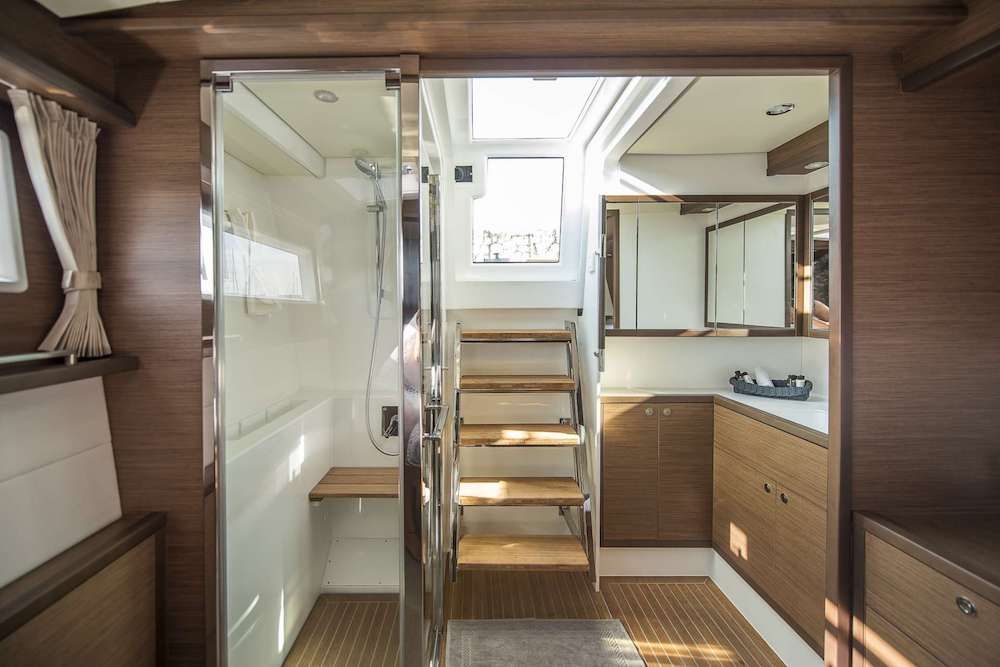 Crewed Catamaran BOOM Master Ensuite