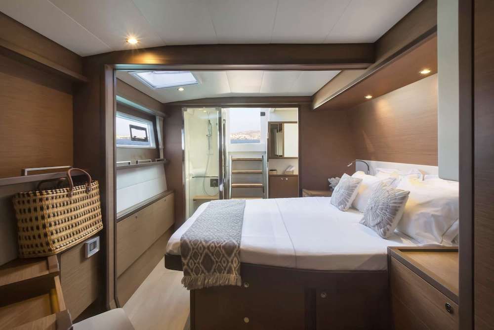 Crewed Catamaran BOOM Master Suite
