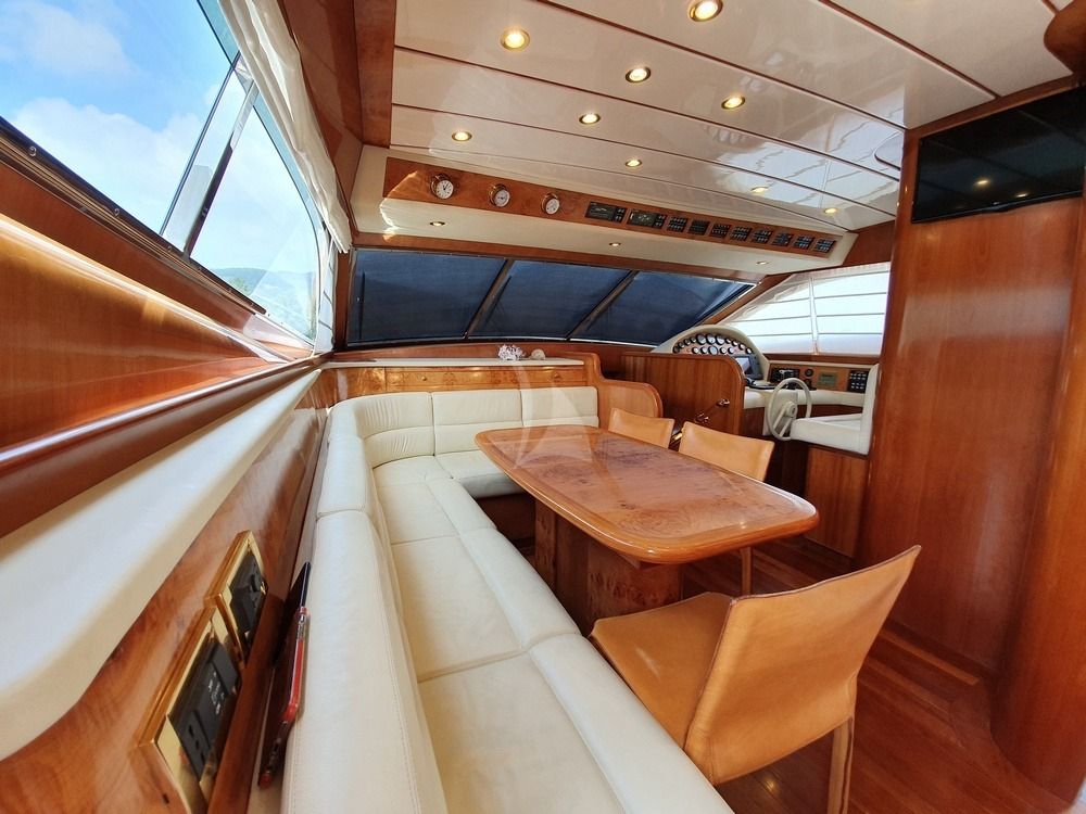 BOOMERAND IV - Main saloon