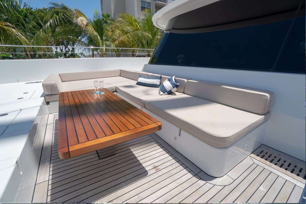 Luxury Crewed Catamaran BUNDALONG Sunreef 80 4 Cabins St Barths Grenadines Costa Rica