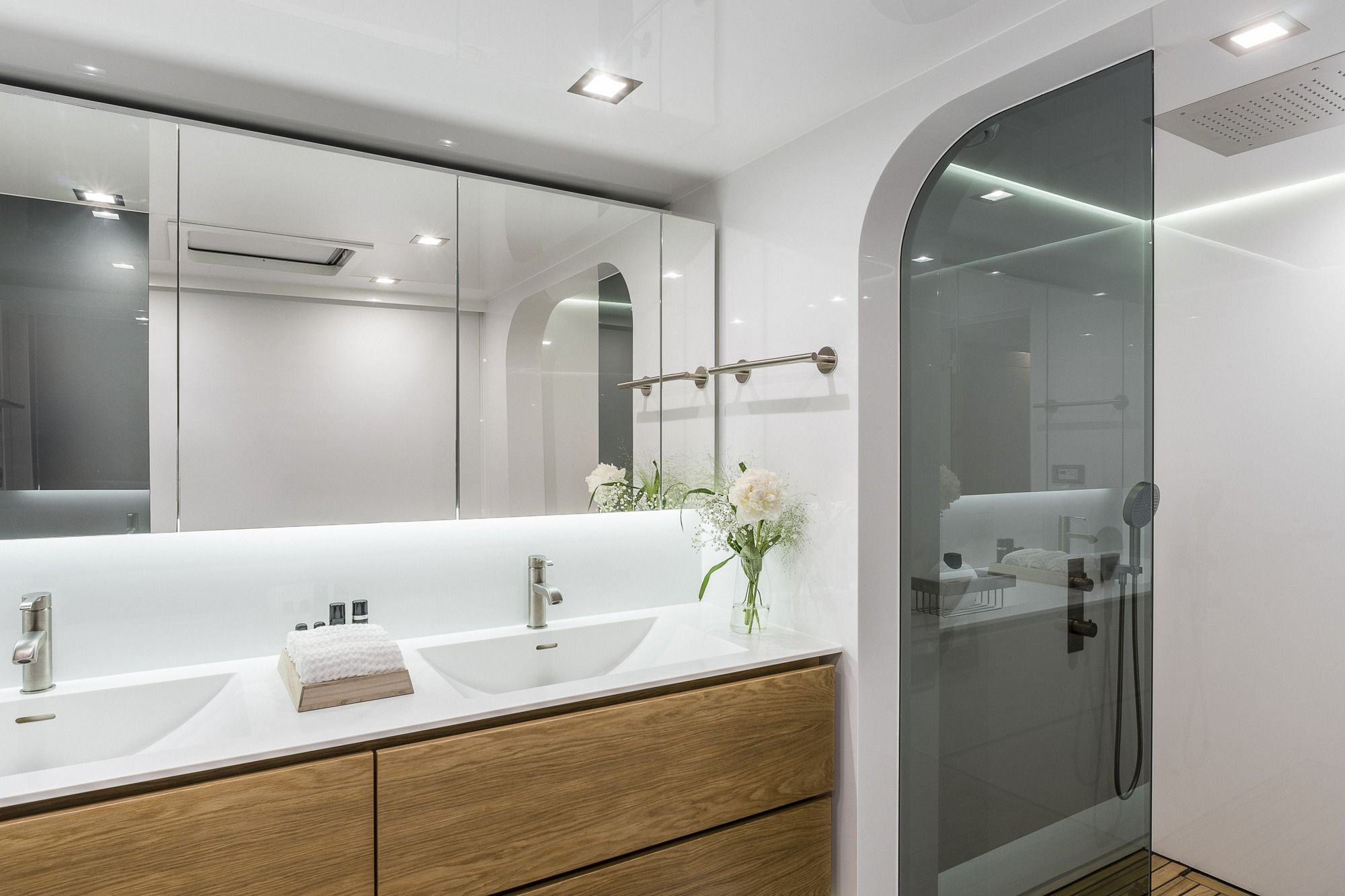 CALMAO Sunreef 74 Luxury Catamaran Master Bathroom