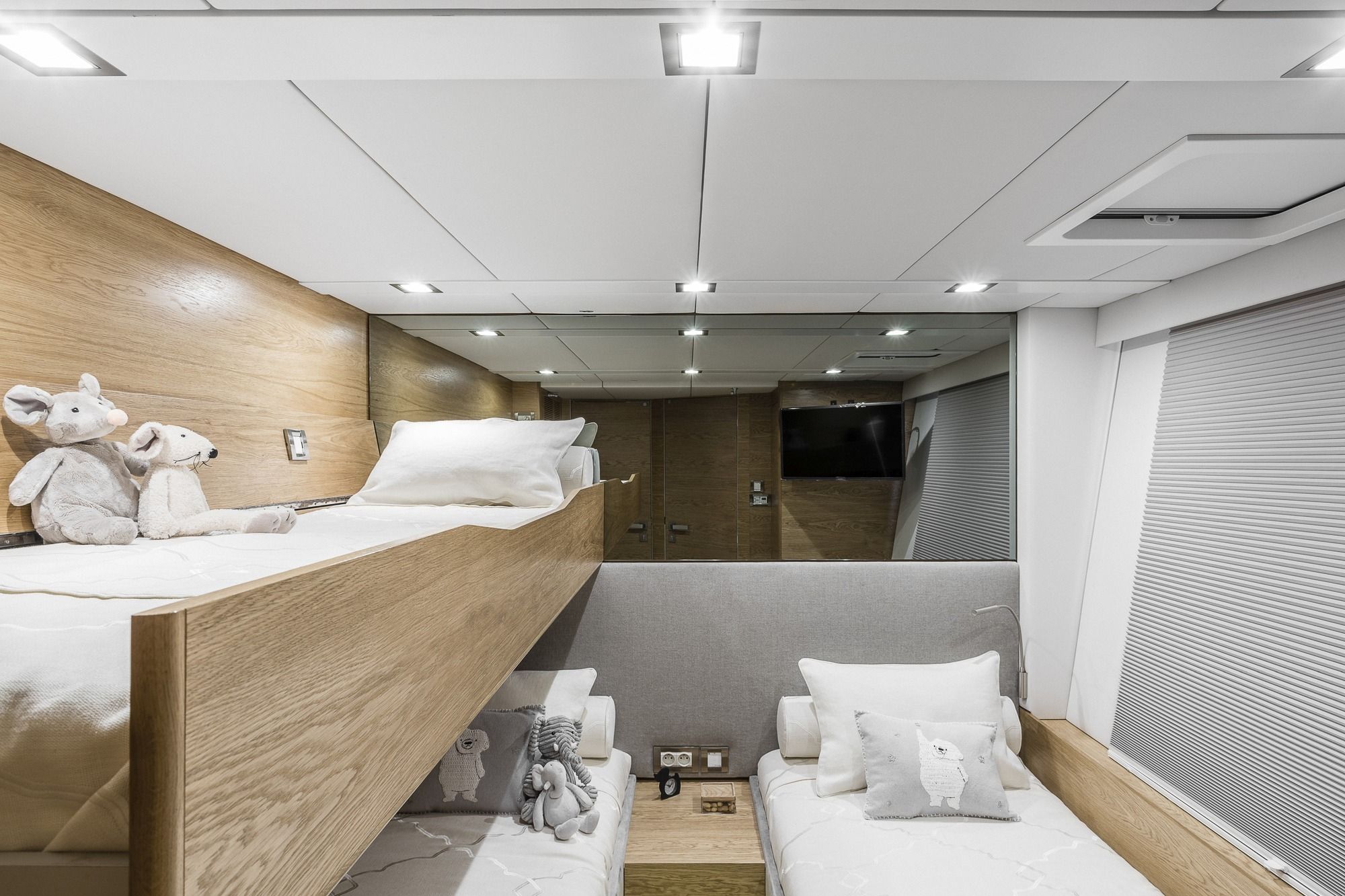 CALMAO Sunreef 74 Luxury Catamaran Twin Cabin with Pullman