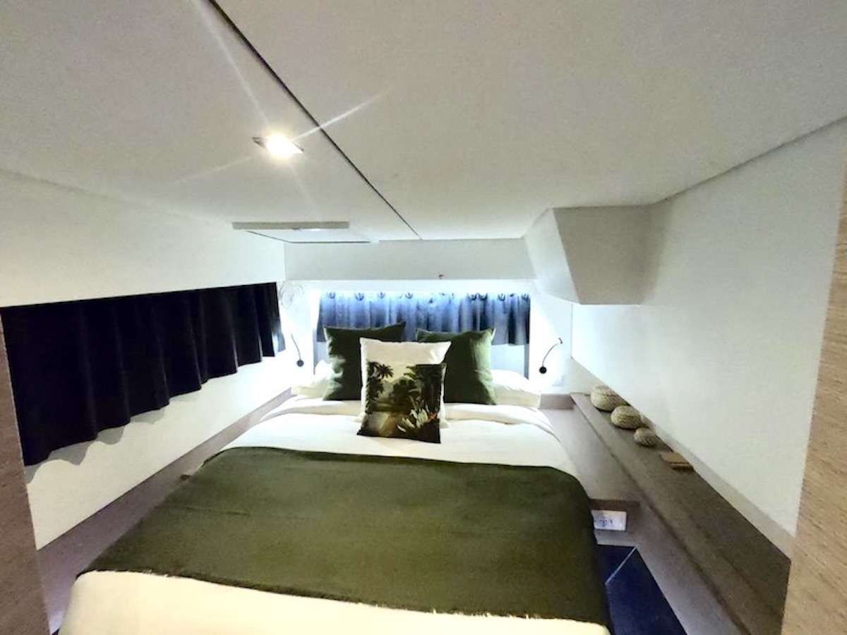 Fountaine Pajot Elba 45 CHAMPAGNE Guest Cabin