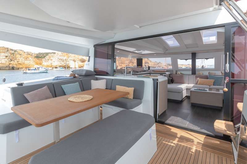 Fountaine Pajot Elba 45 CHAMPAGNE Cockpit