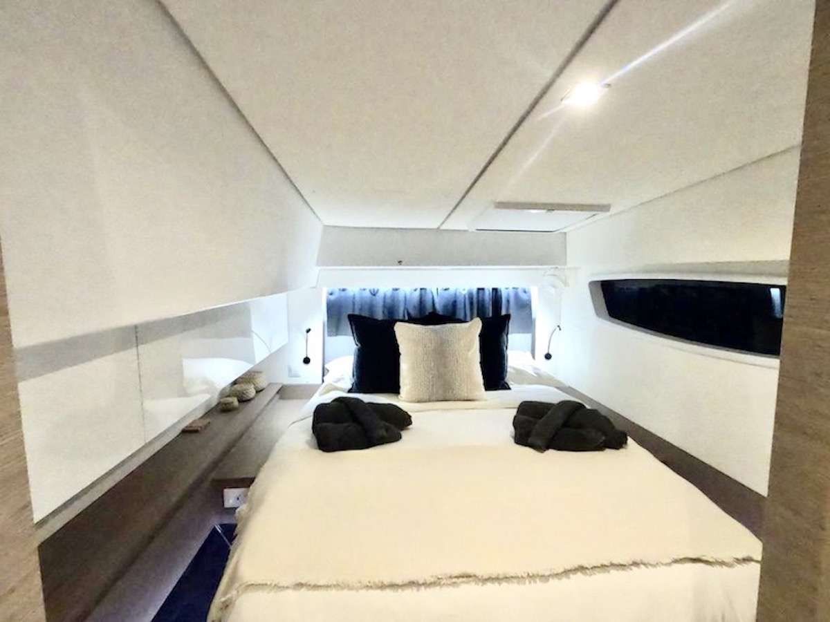 Fountaine Pajot Elba 45 CHAMPAGNE Cabin
