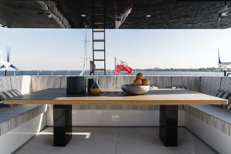 flybridge dining table
