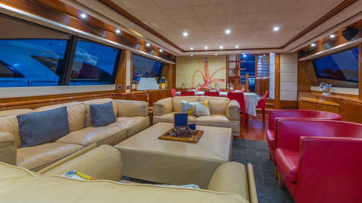 Miami Day Charter Yacht CINQUE MARE Ferretti 88 Saloon