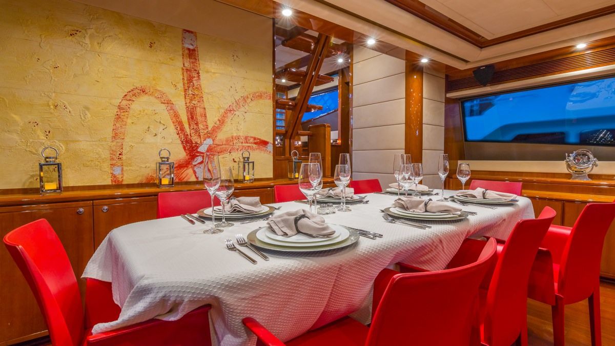 Miami Day Charter Yacht CINQUE MARE Ferretti 88 Dining Table