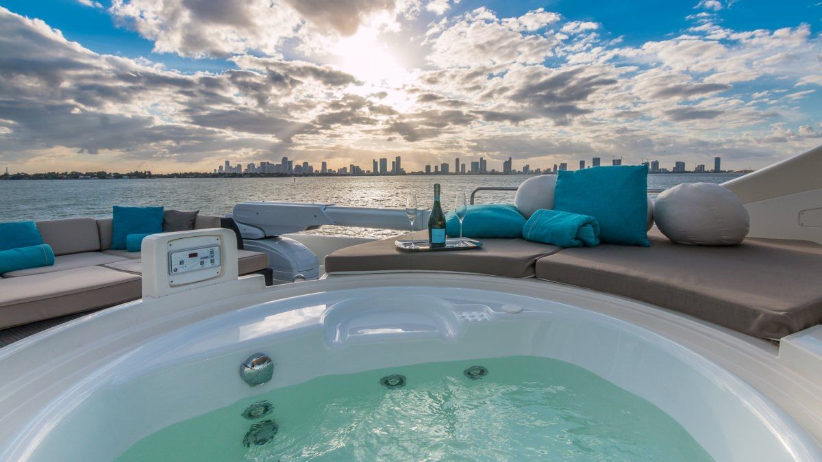 Miami Day Charter Yacht CINQUE MARE Ferretti 88 Jacuzzi