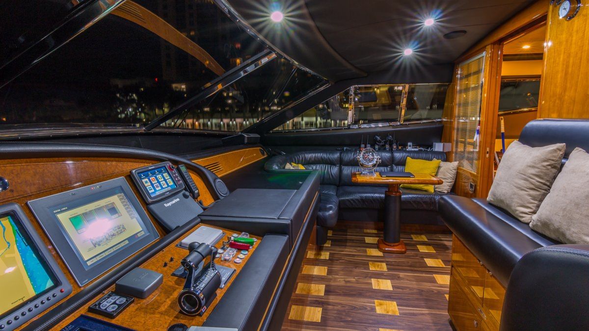 Miami Day Charter Yacht CINQUE MARE Ferretti 88 Wheelhouse