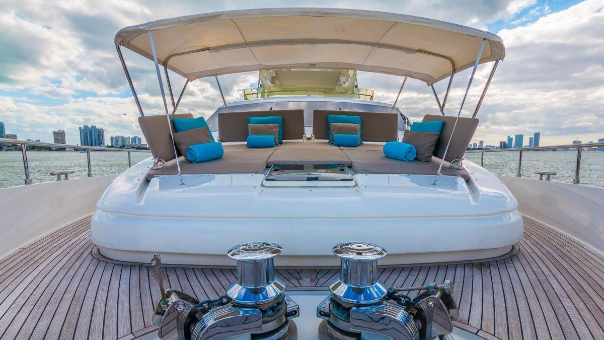Miami Day Charter Yacht CINQUE MARE Ferretti 88 Bow