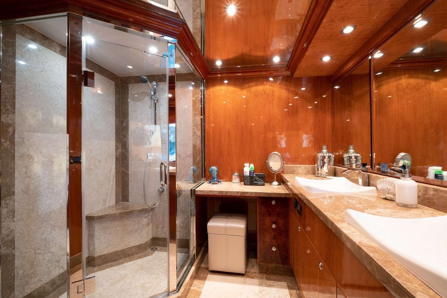 CYNDERELLA Hargrave 101 Master Bath