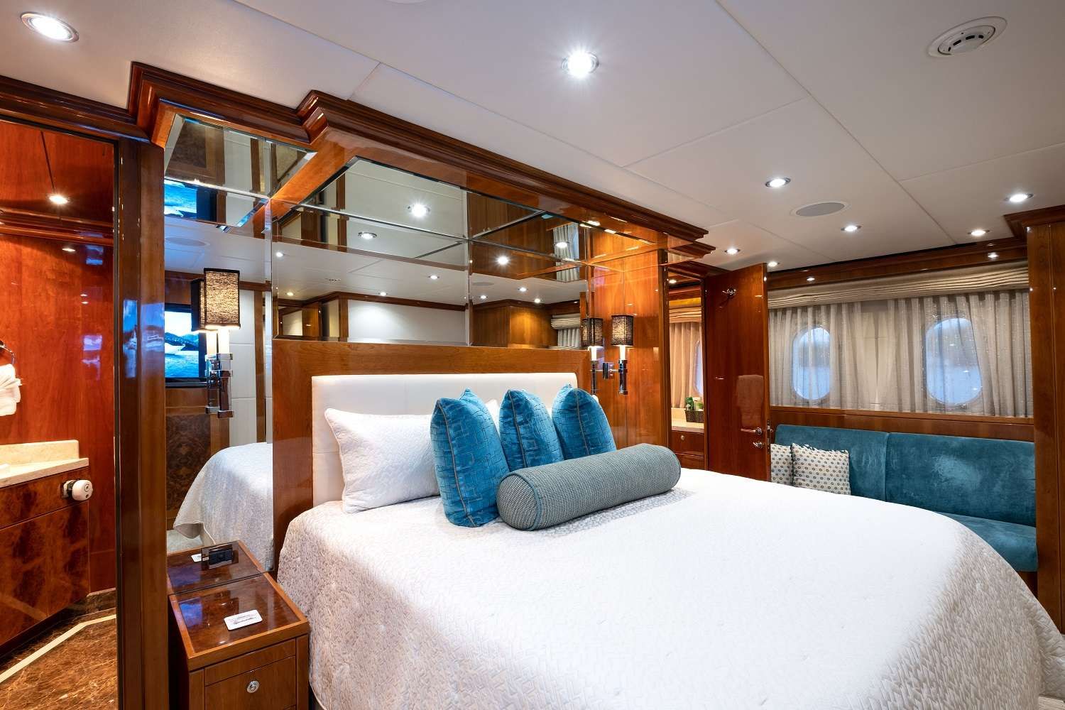 CYNDERELLA Hargrave 101 Master Below Deck