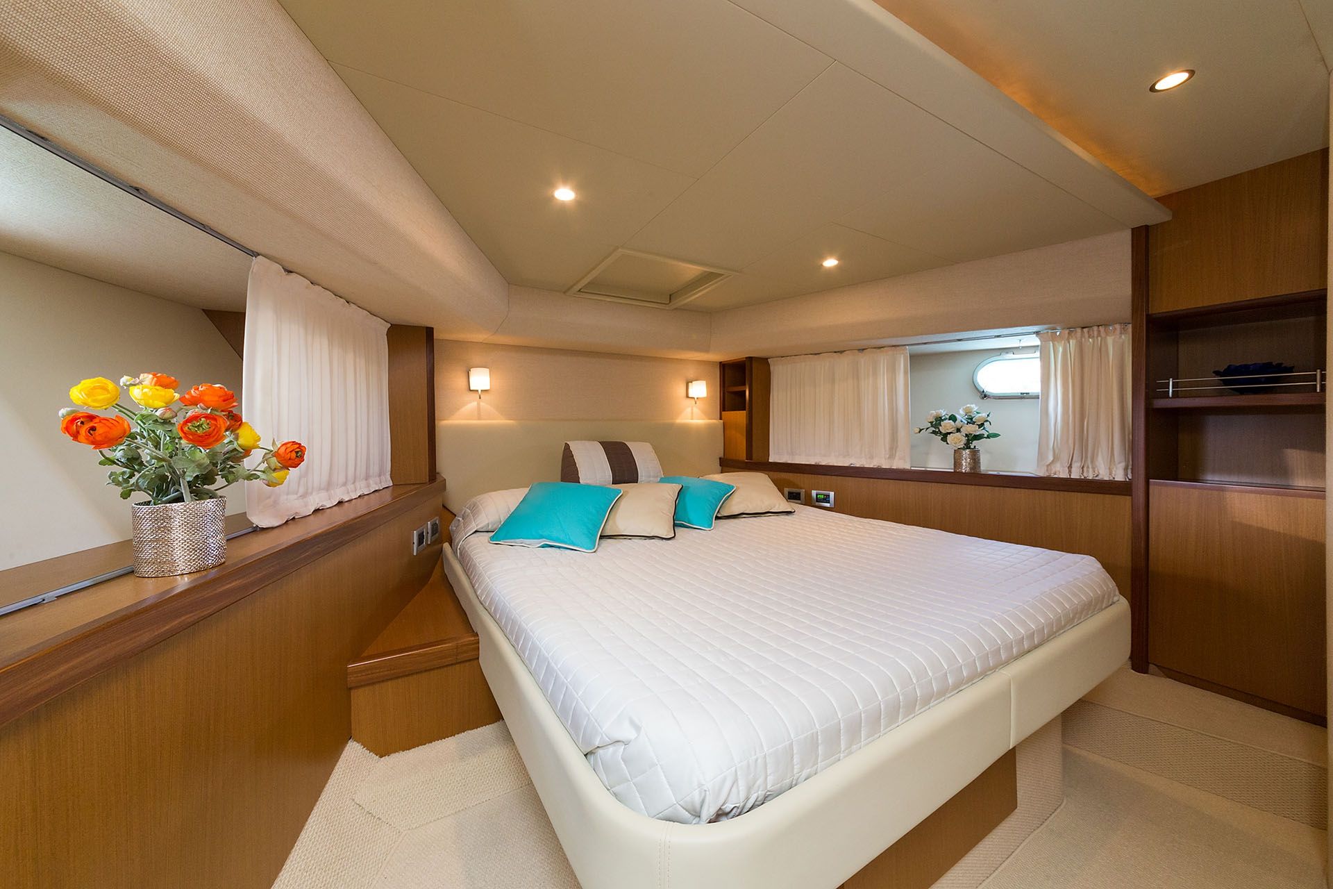 D`ARTAGNAN Ferretti 630 Luxury Motoryacht VIP Cabin