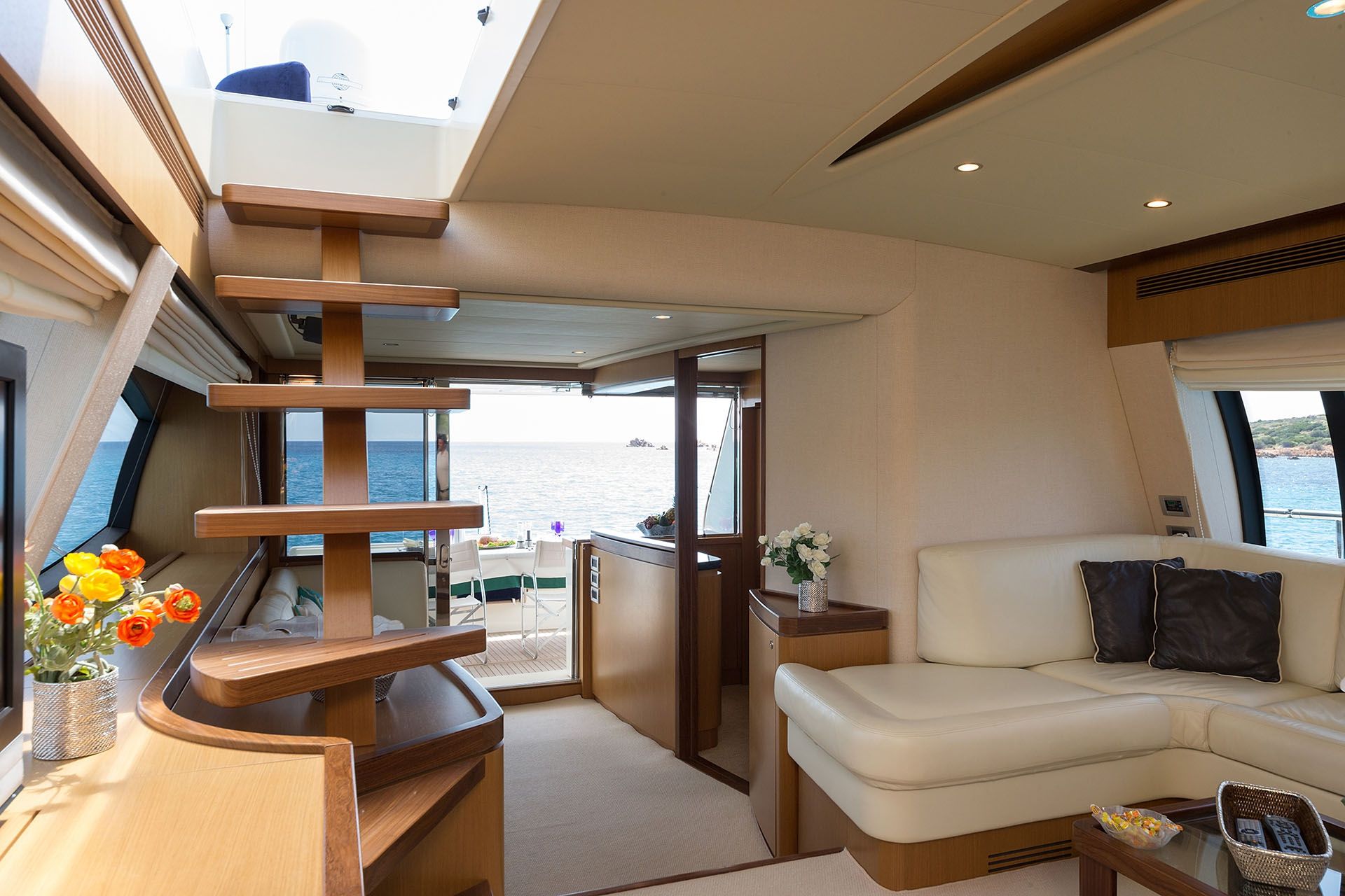D`ARTAGNAN Ferretti 630 Luxury Motoryacht Saloon