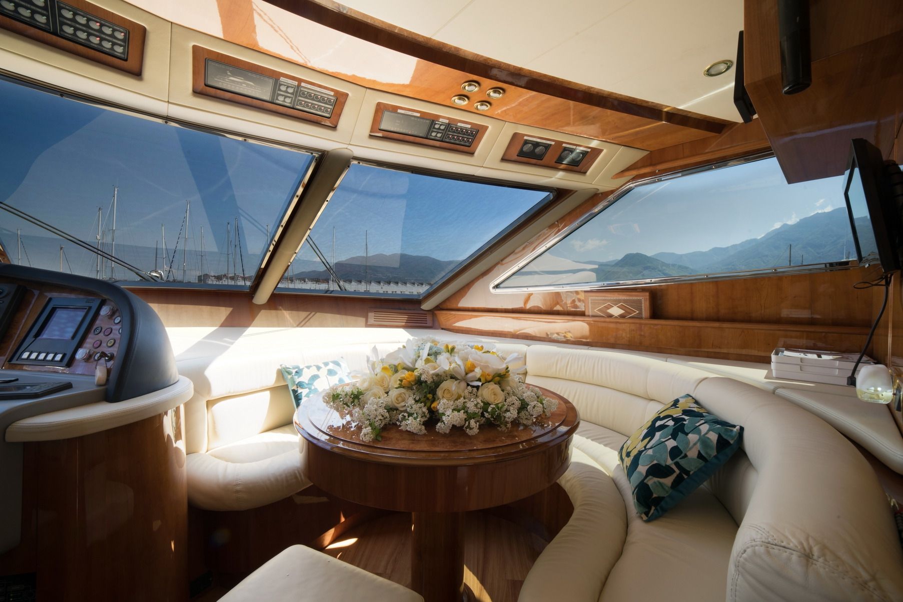 D`ARISTOTELIS Canados 24m Wheelhouse Seating