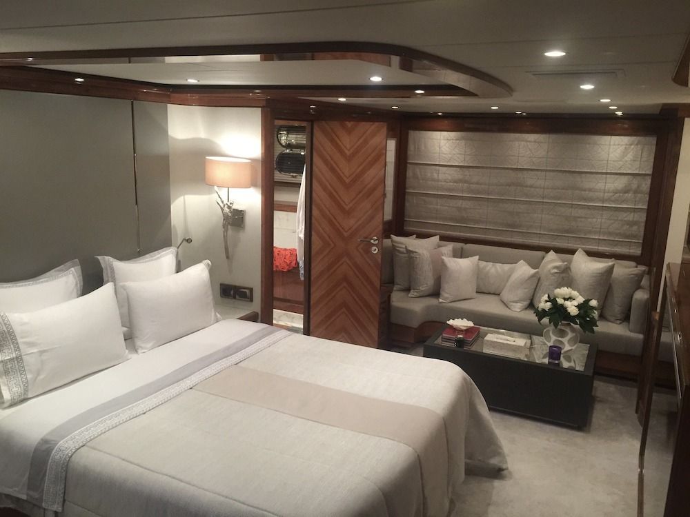 DRAGON Motor Yacht Master Suite