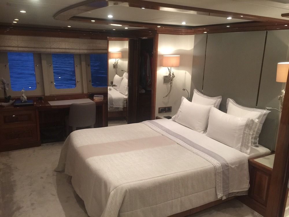 DRAGON Motor Yacht Master Cabin