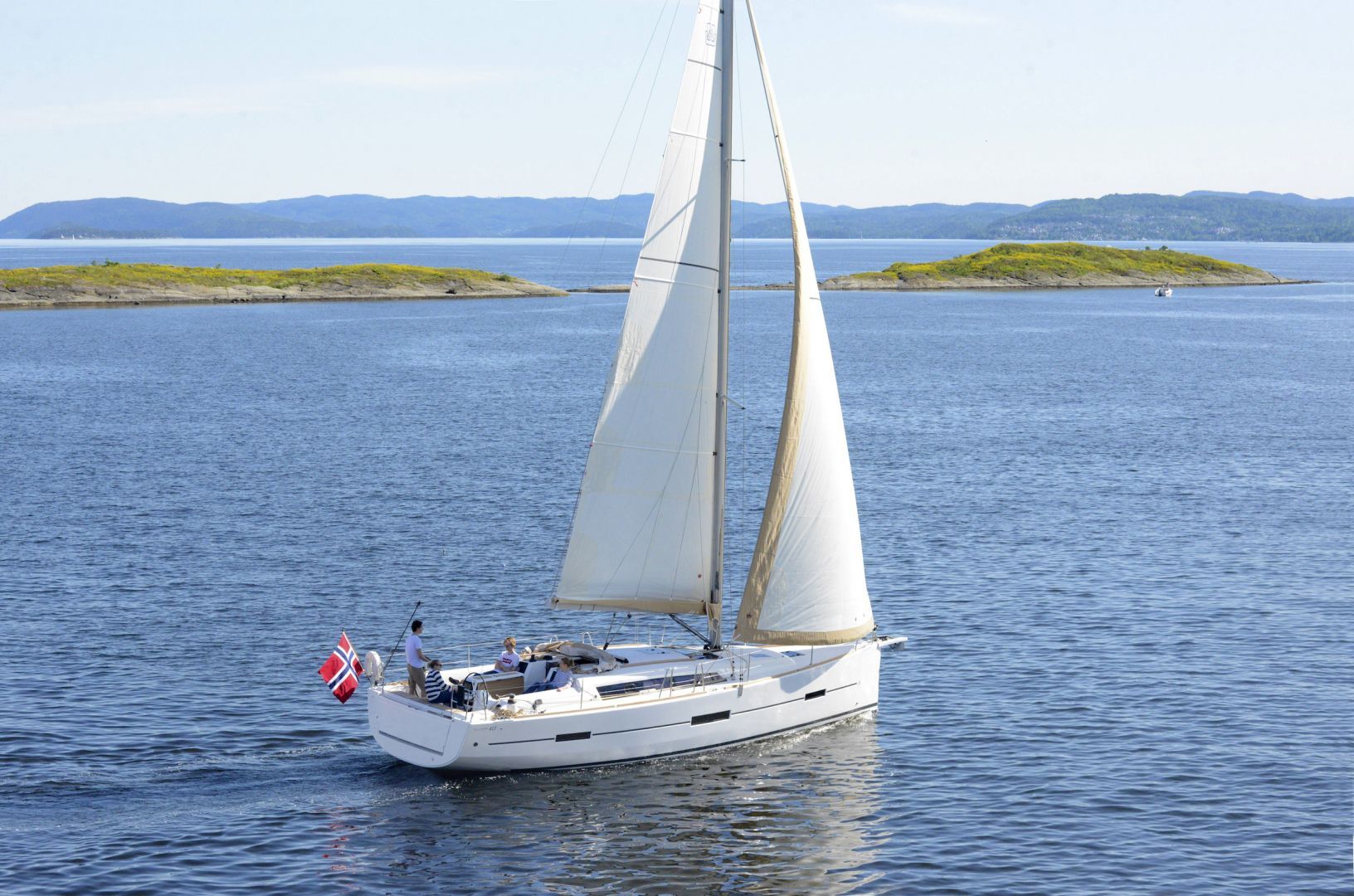 Dufour 412 Sailing