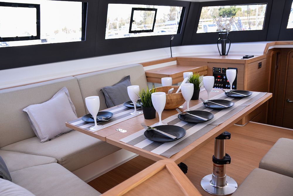 Dufour 48 MOJITO Interior Dining