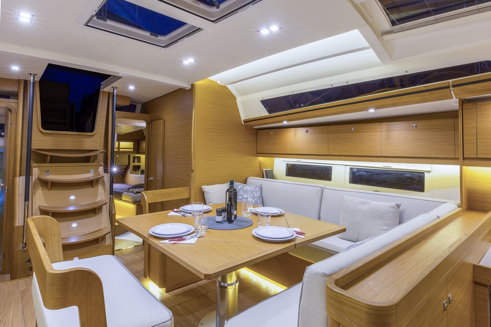 Dufour 520 Salon