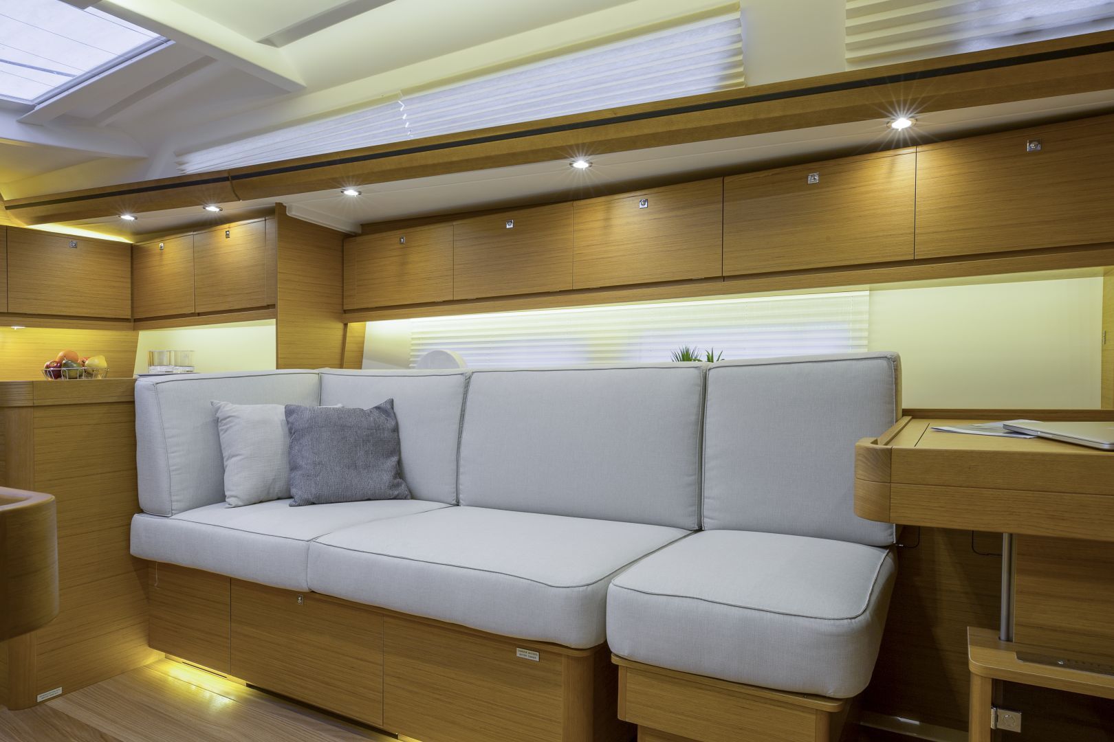 Dufour 520 Salon