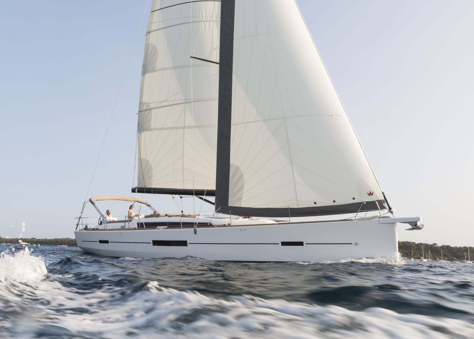 Dufour 520 Sailing