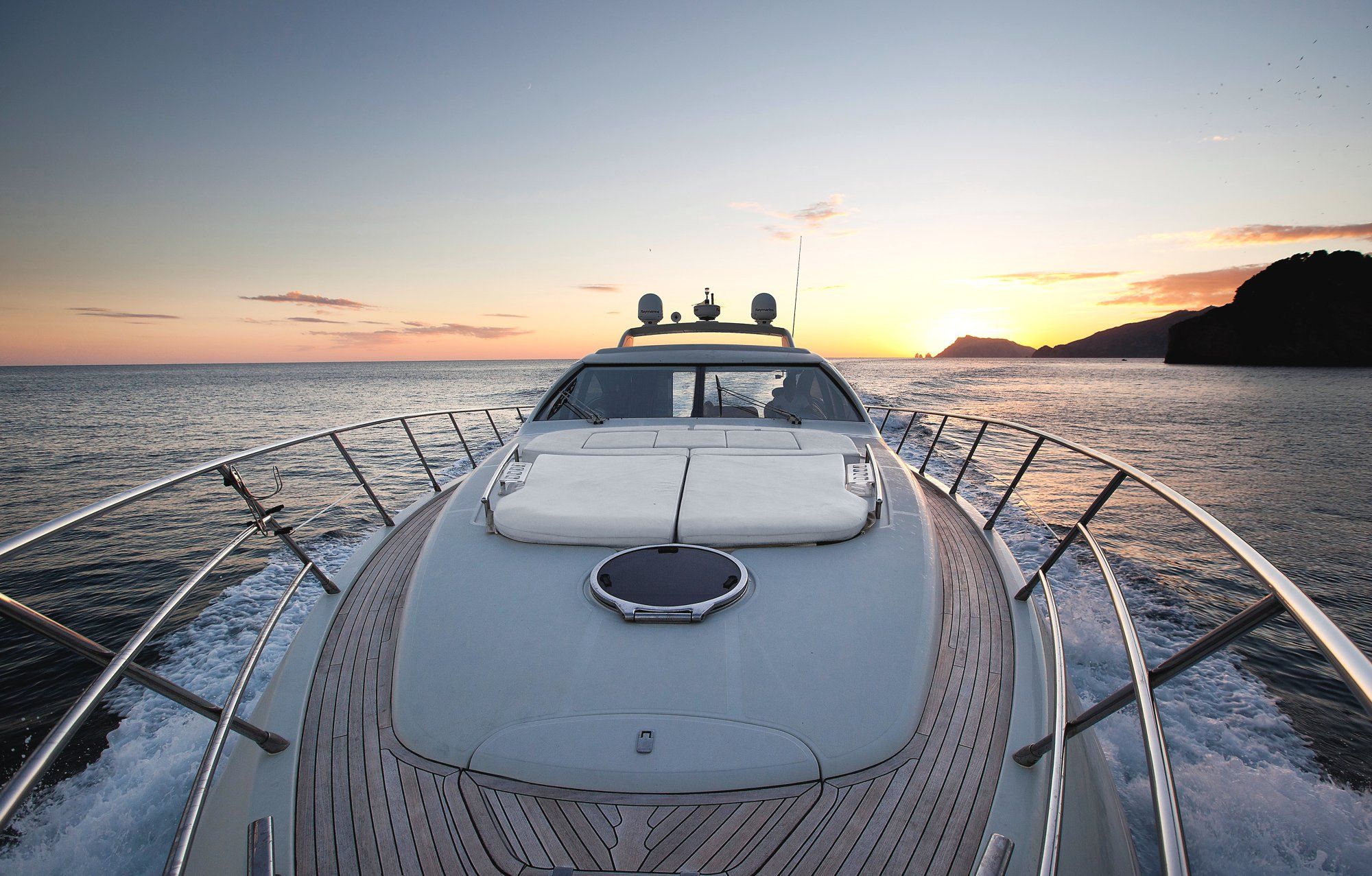 Foredeck with sun mattresses