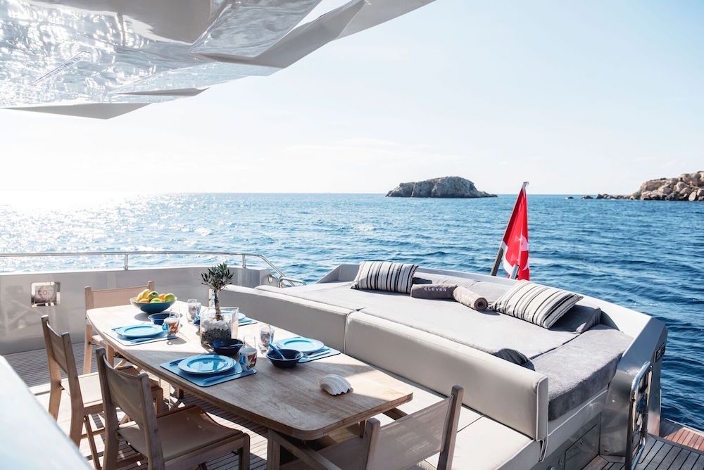 ELEVEN I Italcraft 90 Motoryacht Aft Deck