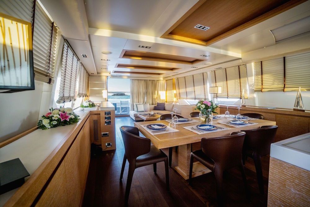 ELEVEN I Italcraft 90 Motoryacht Dining