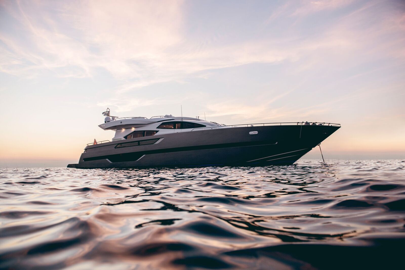 ELEVEN I Italcraft 90 Motoryacht Anchored